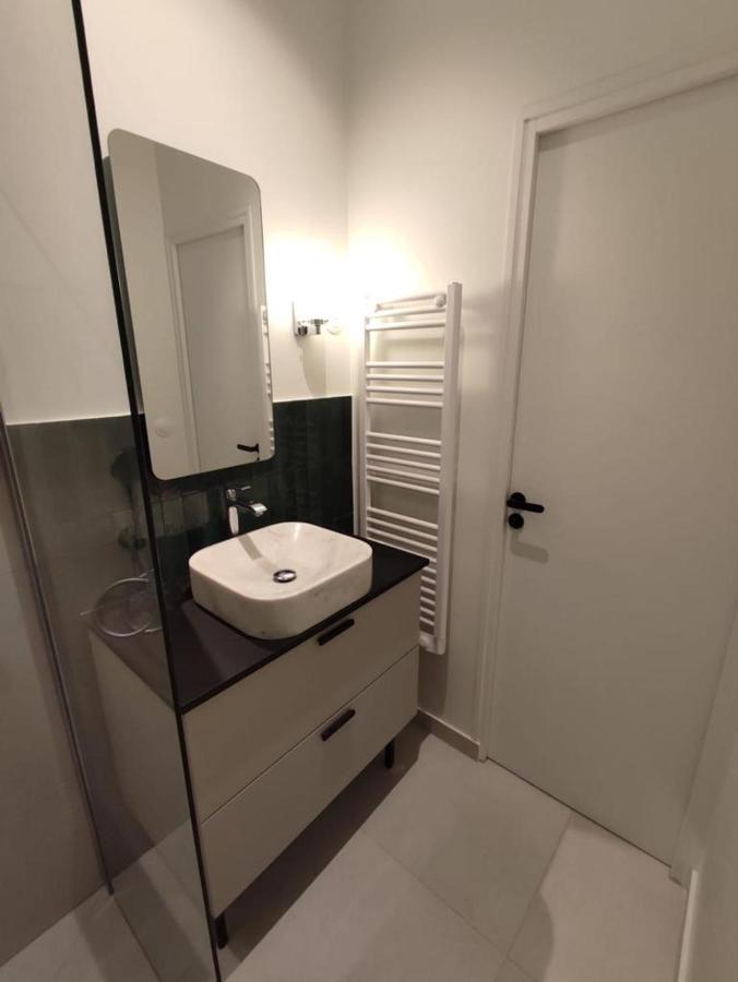 Suite Confortable Sur Le Canal Saint-Martin / Republique パリ エクステリア 写真